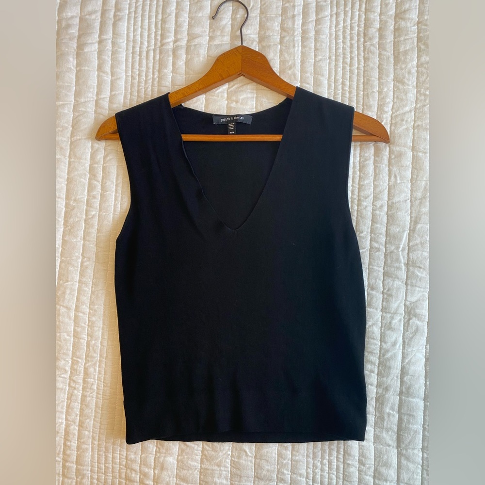 Judith & Charles black knit top